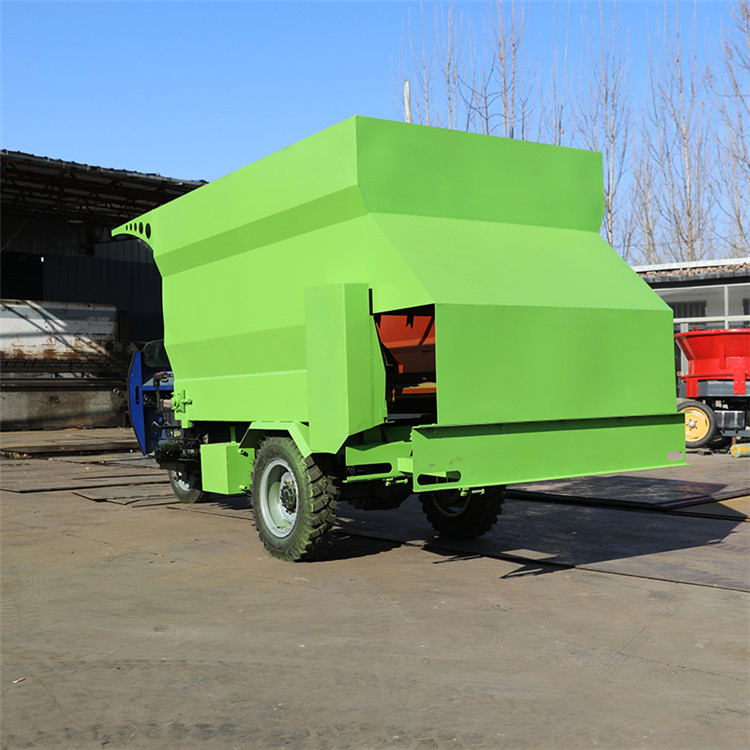 双向撒料喂牛车 新疆电动撒料车