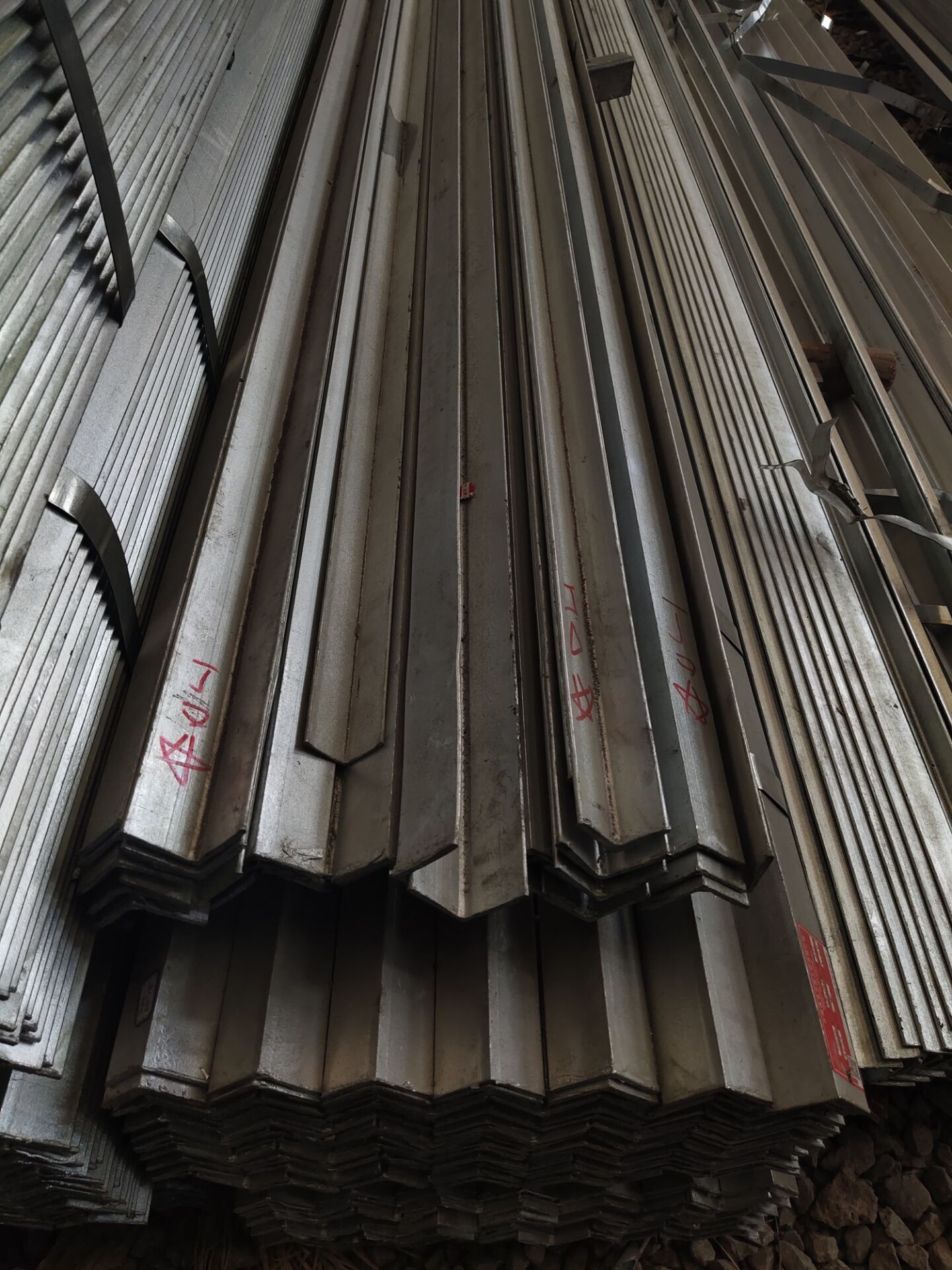 宣威角钢批发 宣威国标40x4角钢 宣威镀锌角钢价格 宣威63角钢