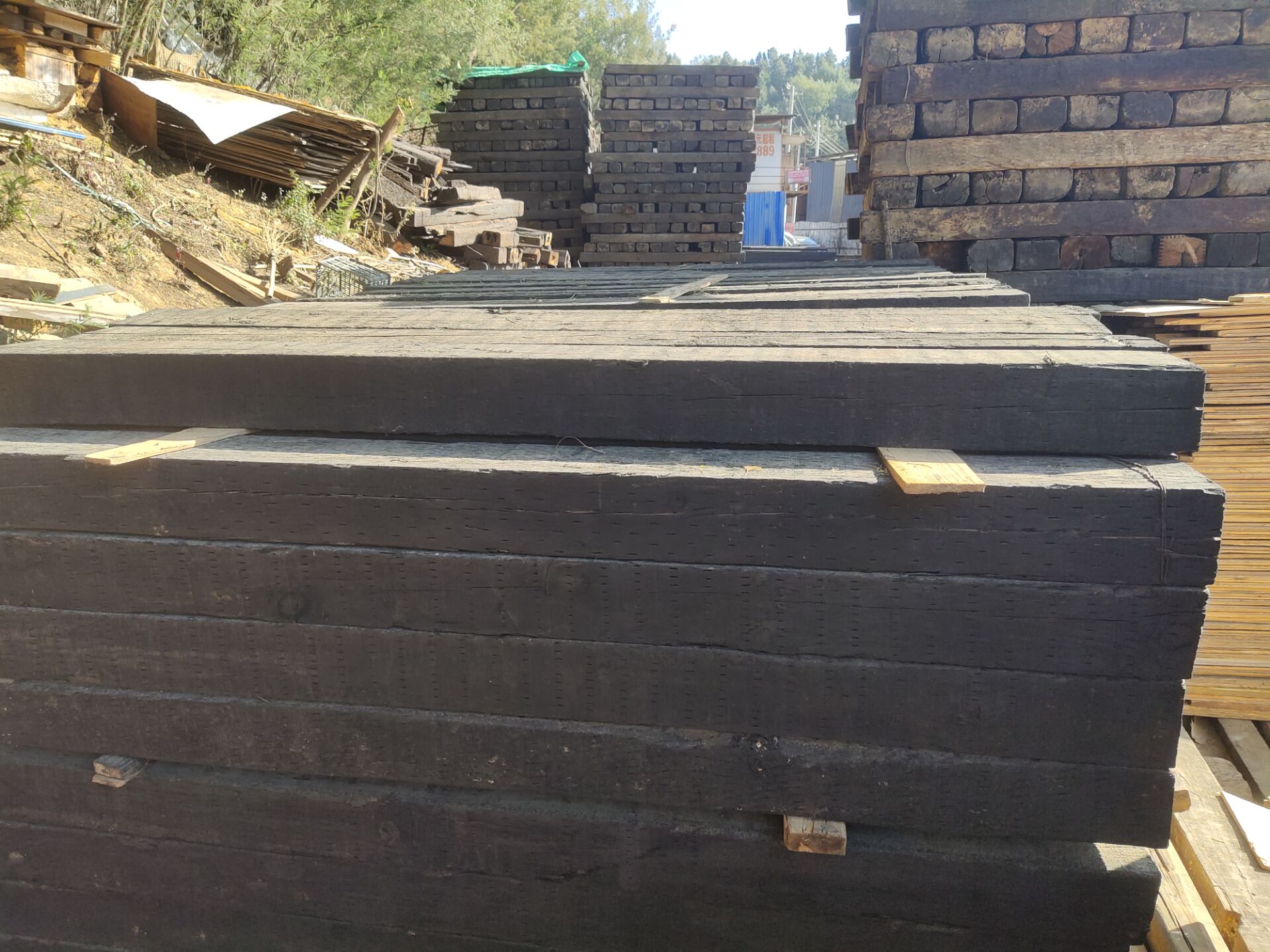 云南昆明二手枕木   昆明油浸枕木  玉溪火车轨枕  铁路枕木 轨道枕木