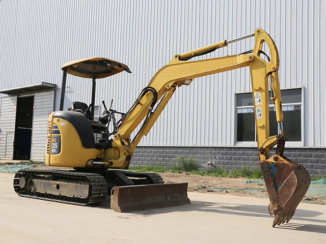 贵州遵义出售3.5吨二手挖掘机 小松二手农用挖沟机鼎源 真车实表