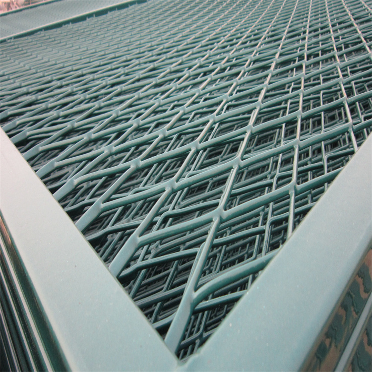 监狱钢网墙 太阳花钢网墙厂家 带刺防攀爬护栏网