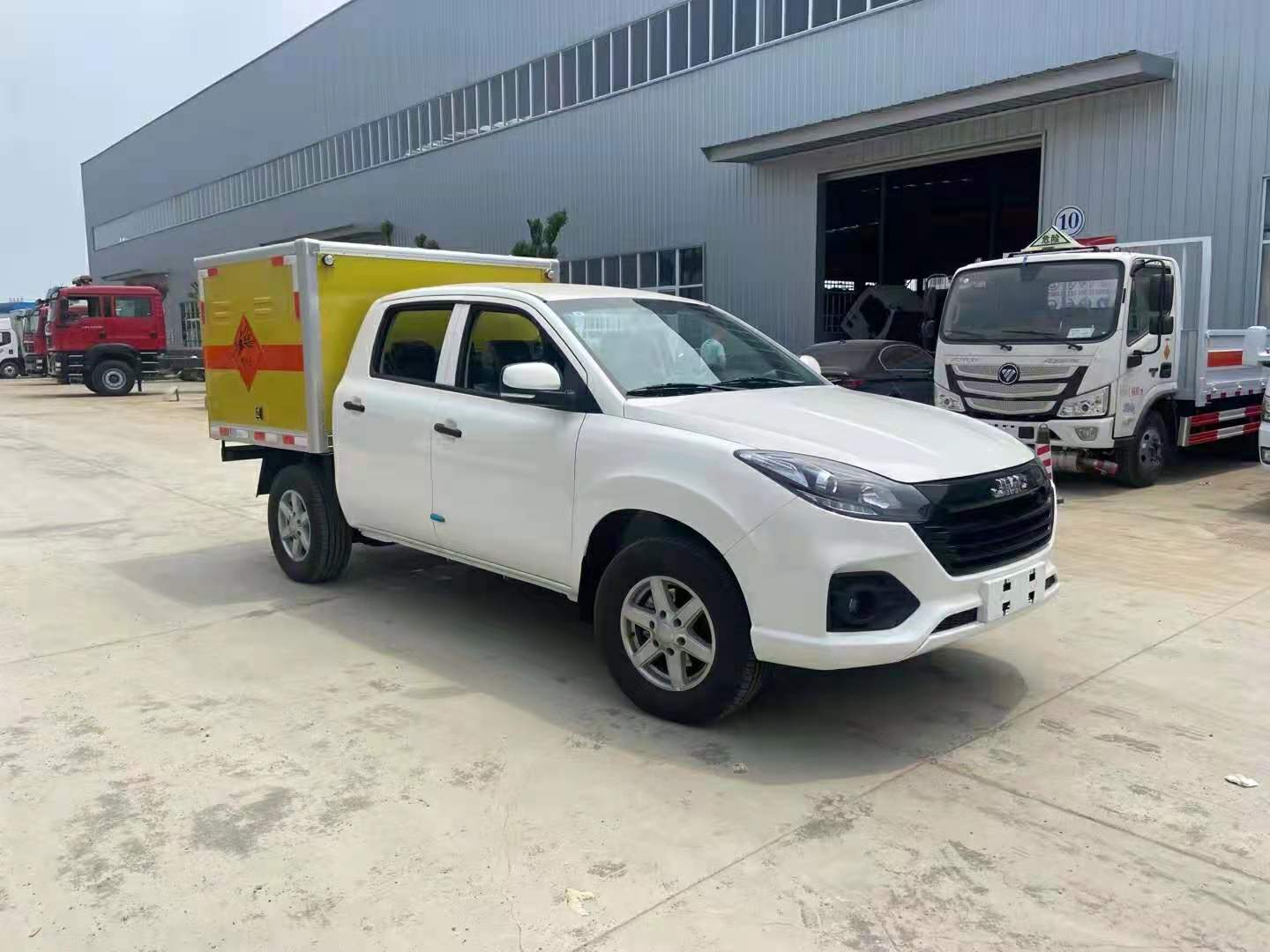 江铃双排四驱皮卡危货车 国六矿山爆破专用车型