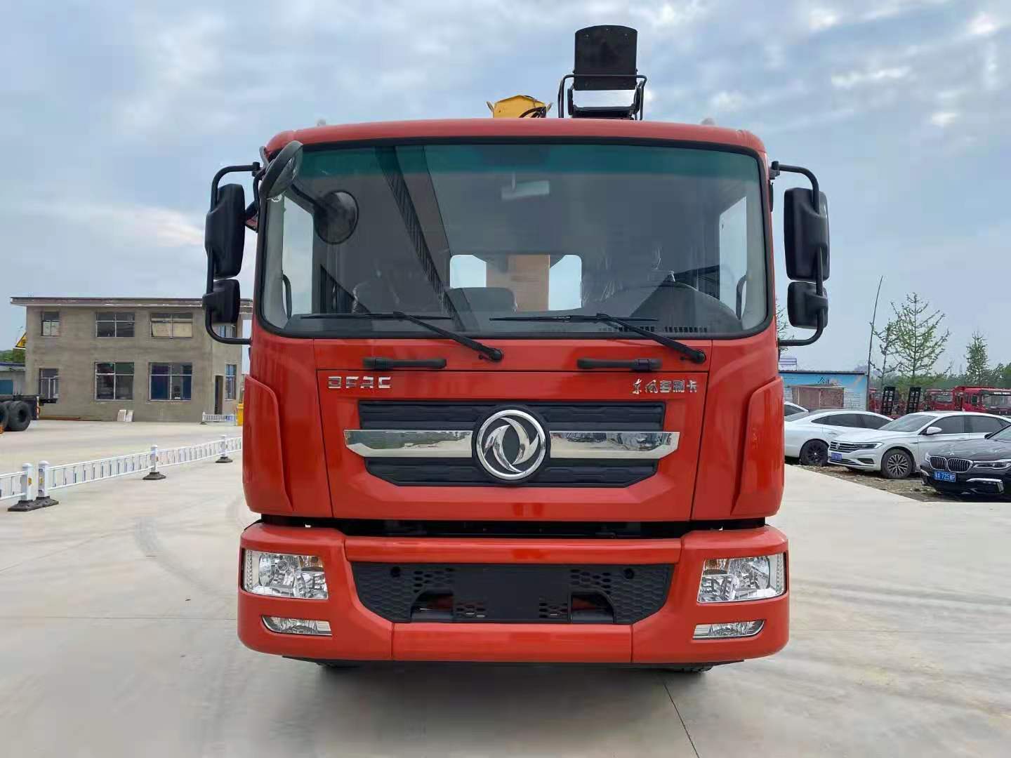 东风多利卡d9随车吊8吨随车吊国六随车吊上京牌