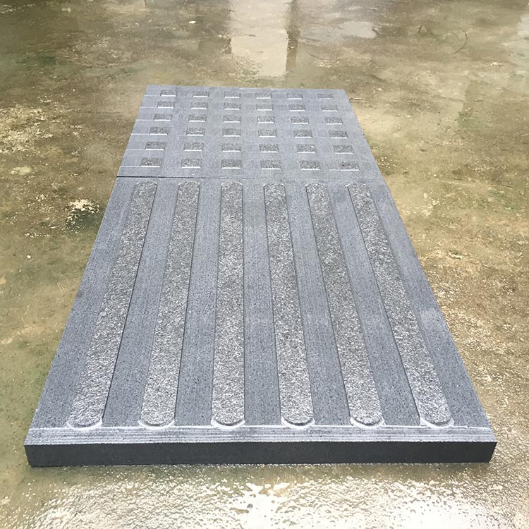 路延石,小方石及各种建筑工程配套用石;芝麻黑盲道石 芝麻黑是石材的