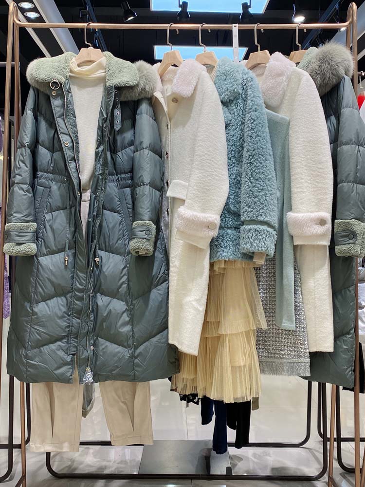 卡薇亚品牌女装折扣批发走份2021年秋冬款库存服装厂家供应