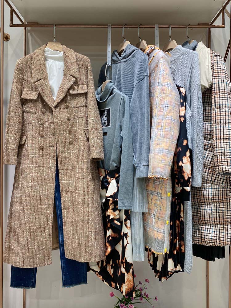 卡薇亚品牌女装折扣批发走份2021年秋冬款库存服装厂家供应