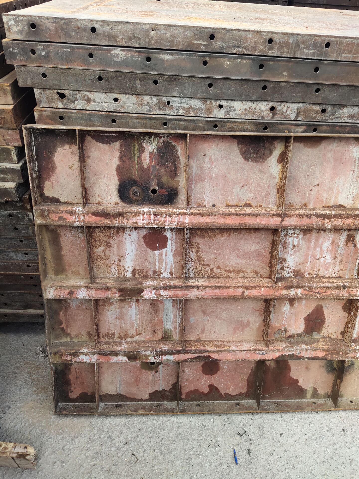 芒市钢模板价格 组合挡墙钢模板 芒市二手钢模板批发 圆柱形钢模板