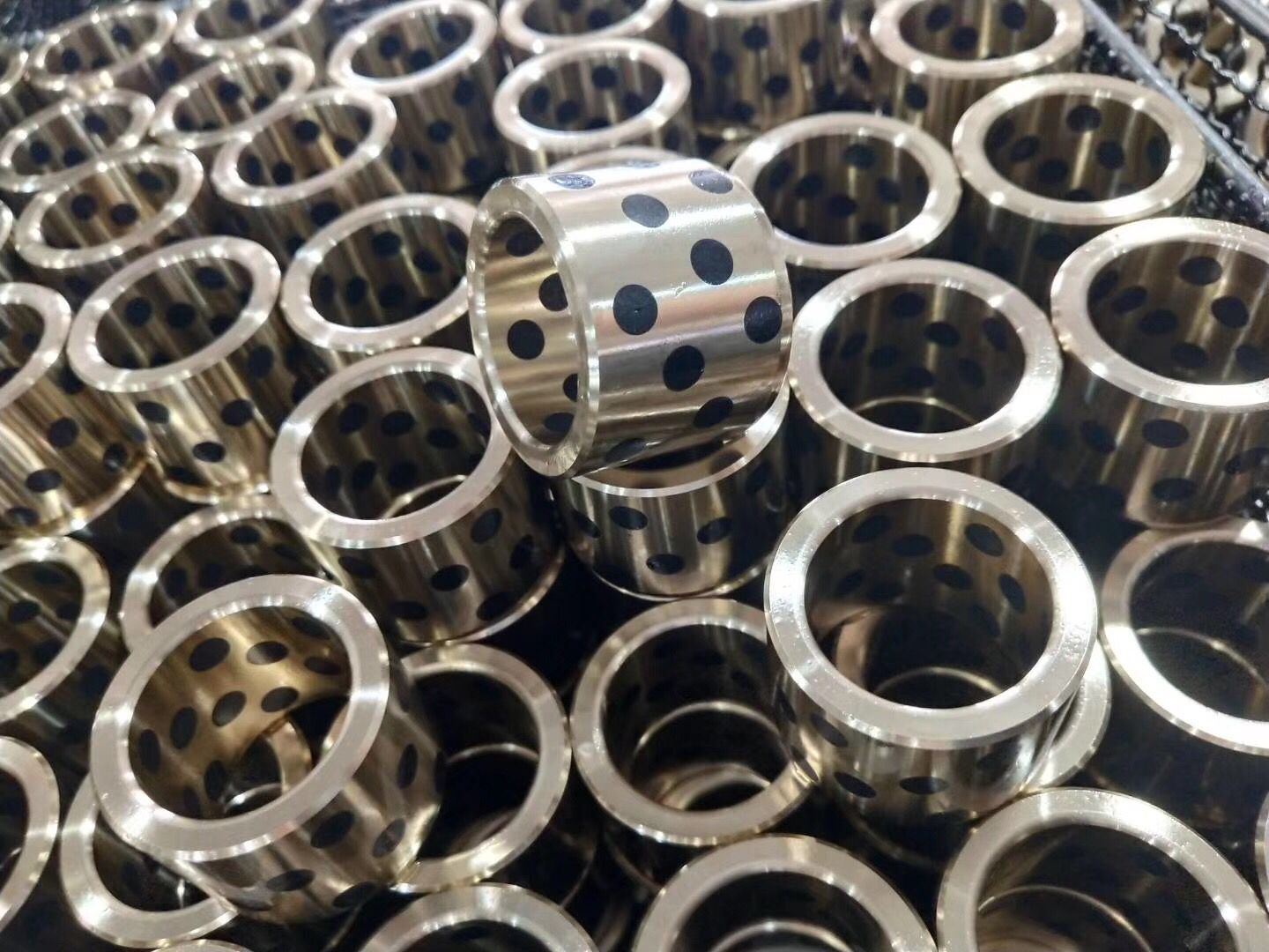 石墨铜套青铜自润滑轴承无油衬套自润滑轴承