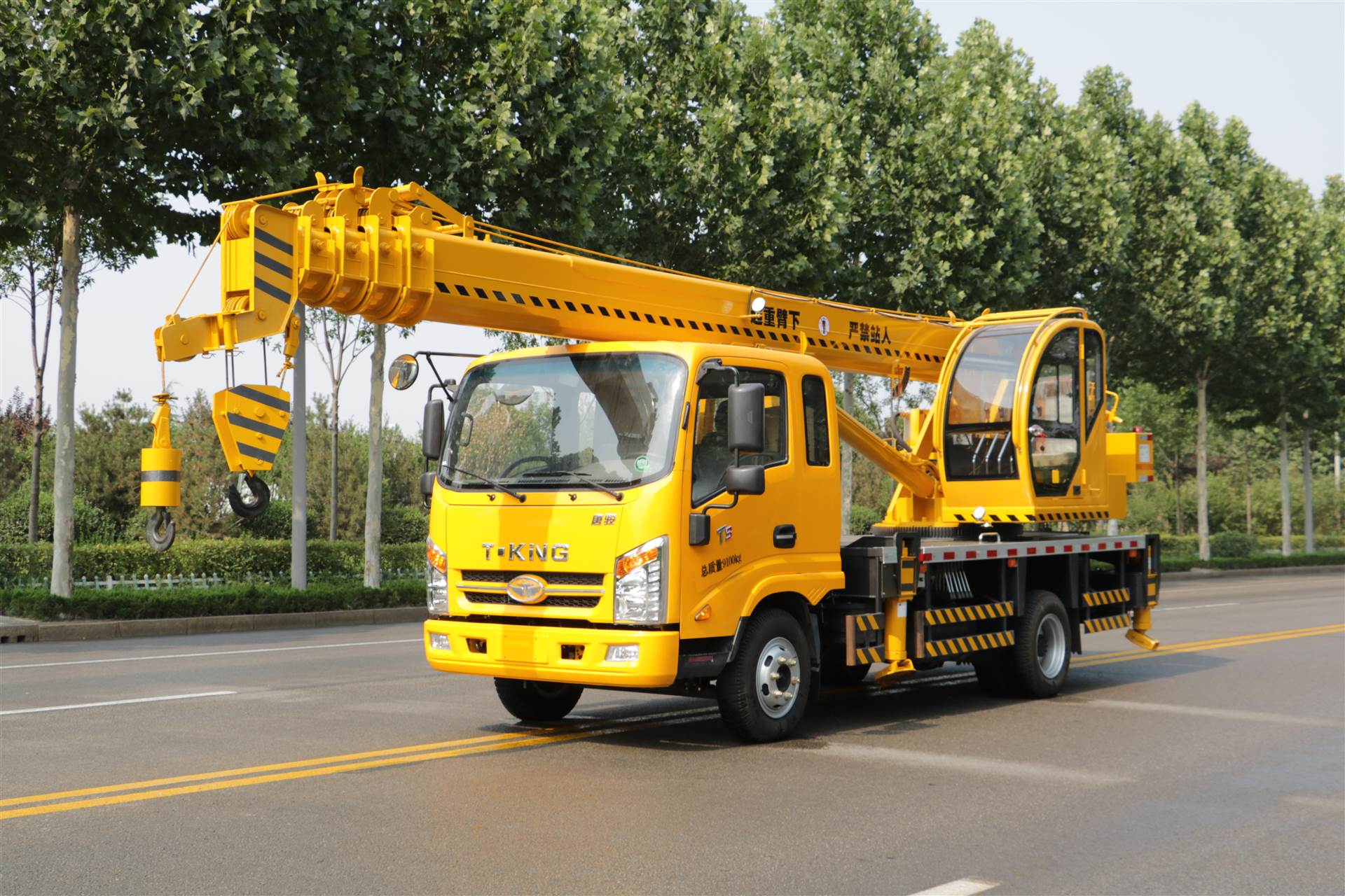 f系列国六8吨汽车吊潍柴130马力发动机采用唐俊底盘6.