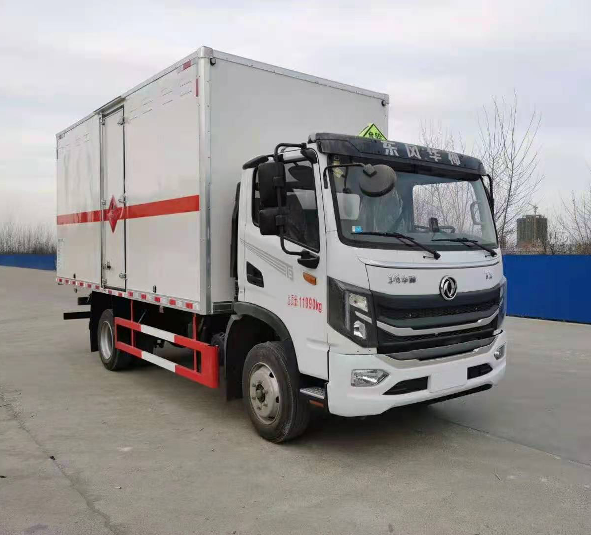 国六新规5米2危货车 额载7吨的厢式危险品车
