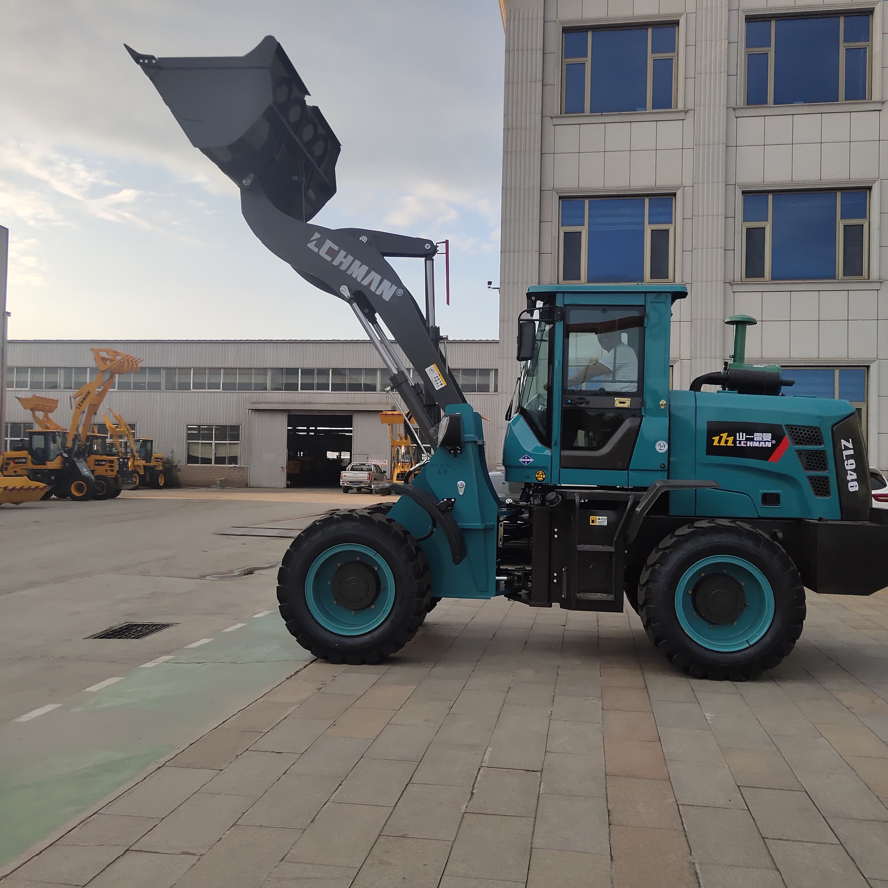 百色雷曼重工铲车型号20型装载机多钱一台电话咨询