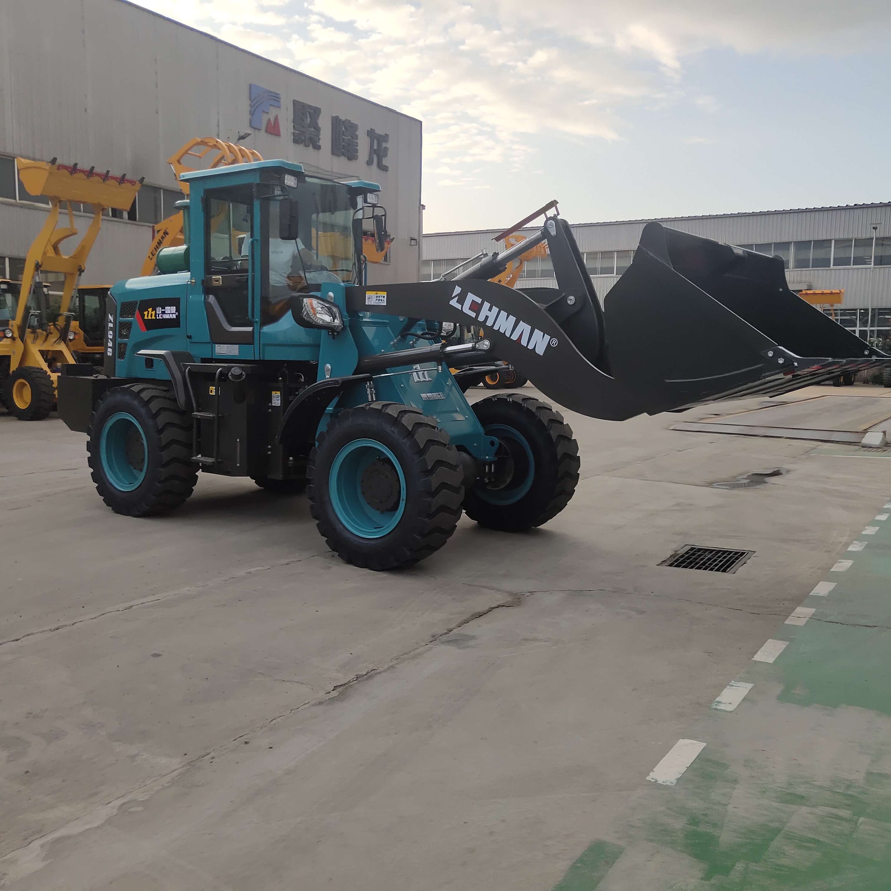 泰安电动铲运机山东制造1方3方内燃电动铲运机