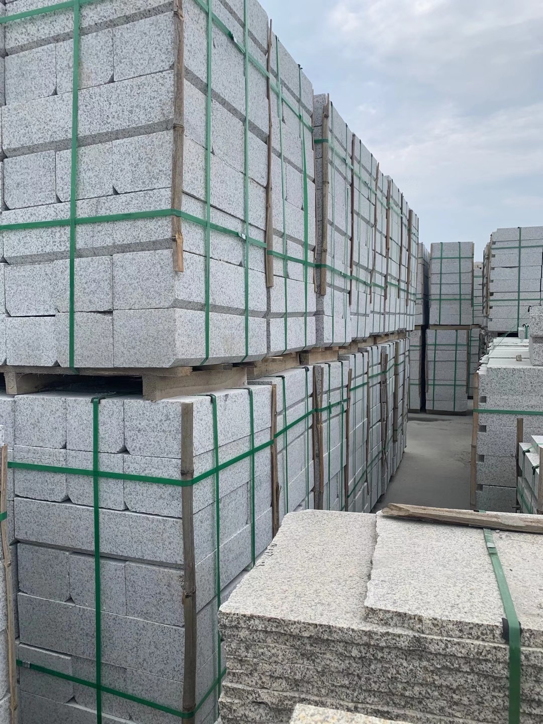 路沿石芝麻灰路缘石马路牙子平石侧石