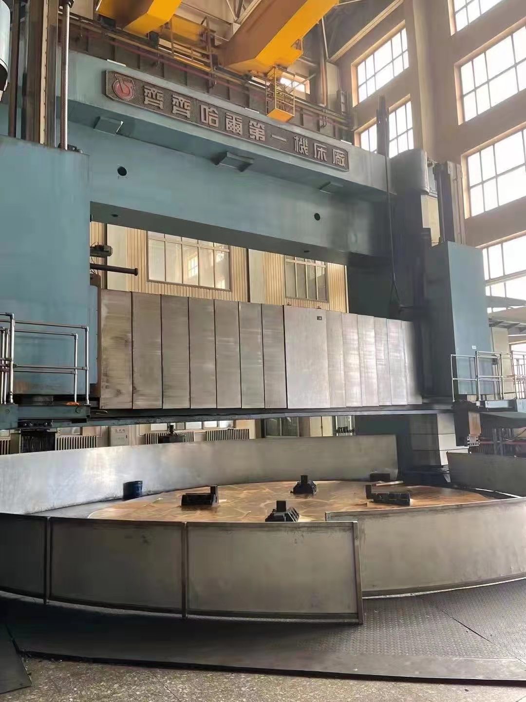 速度:300mm/min横梁行程:4250mm滑枕截面:400x 400mm刀架快速移动速度