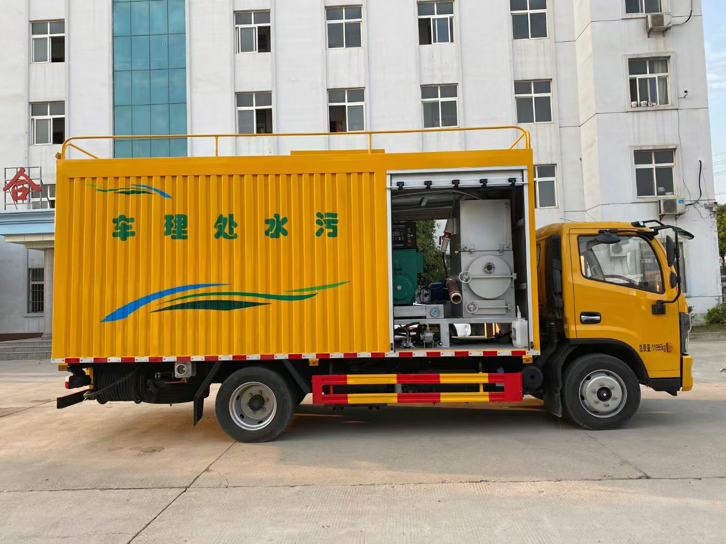 多利卡污水处理车化粪池污水处理车