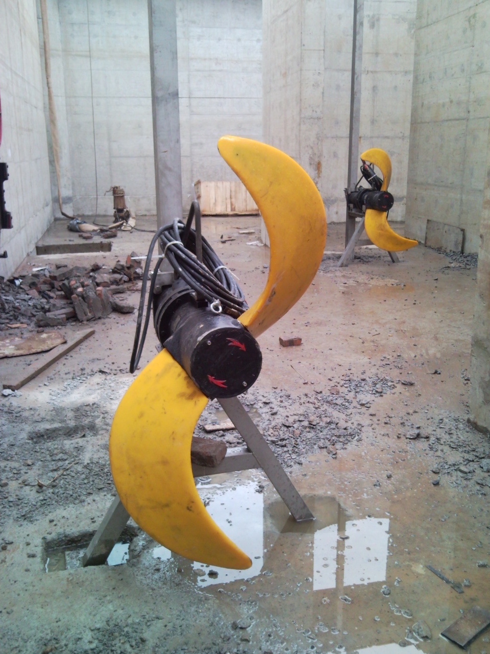 潜水低速推流器齿轮减速机潜水推流器聚氨脂桨叶潜水搅拌机