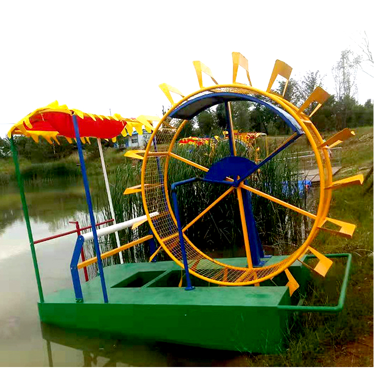 这款水上滚筒游乐船由多块骨架焊接装配,运行期间由前方的驾驶台控制