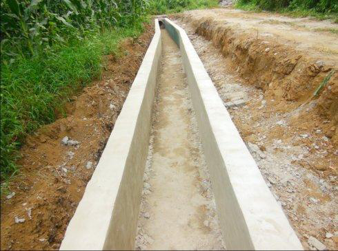 排水沟介绍:指的是将边沟,截水沟和路基附近,庄稼地里,住宅附近低洼处