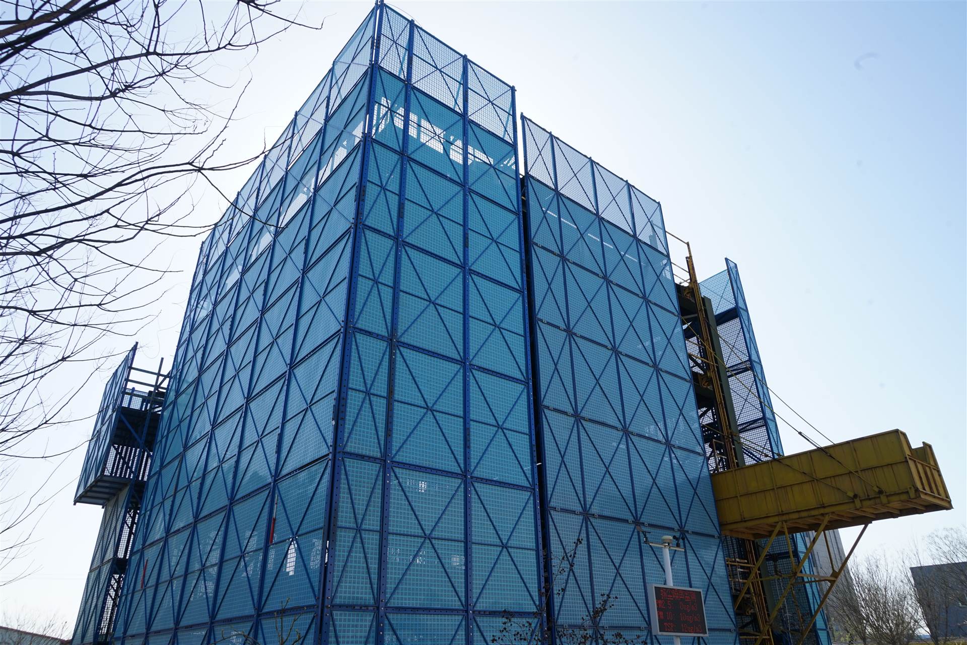 盛卓智能爬架 全钢智能爬架