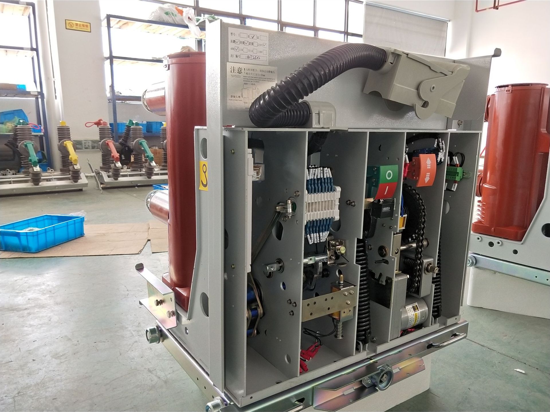 户内高压真空断路器 vs1-12真空断路器 vs1手车式断路器zn63