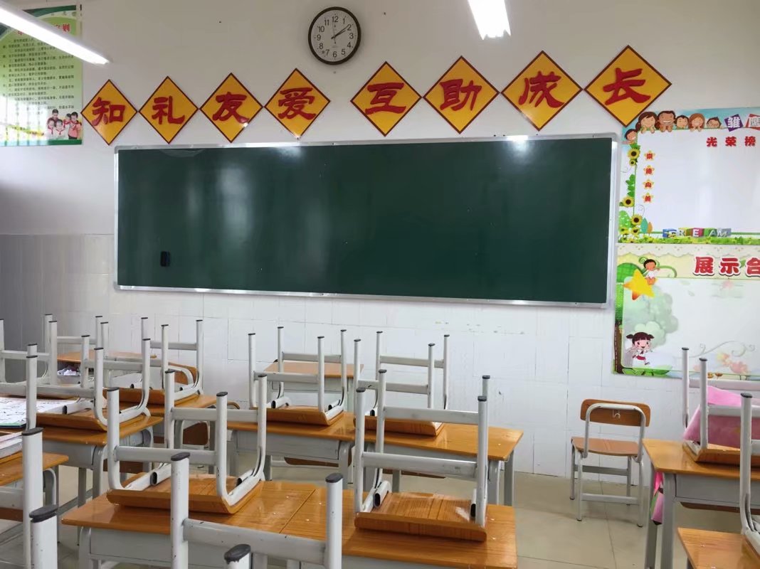 供应崇左学校黑板奥龙美教学黑板批发定制厂家