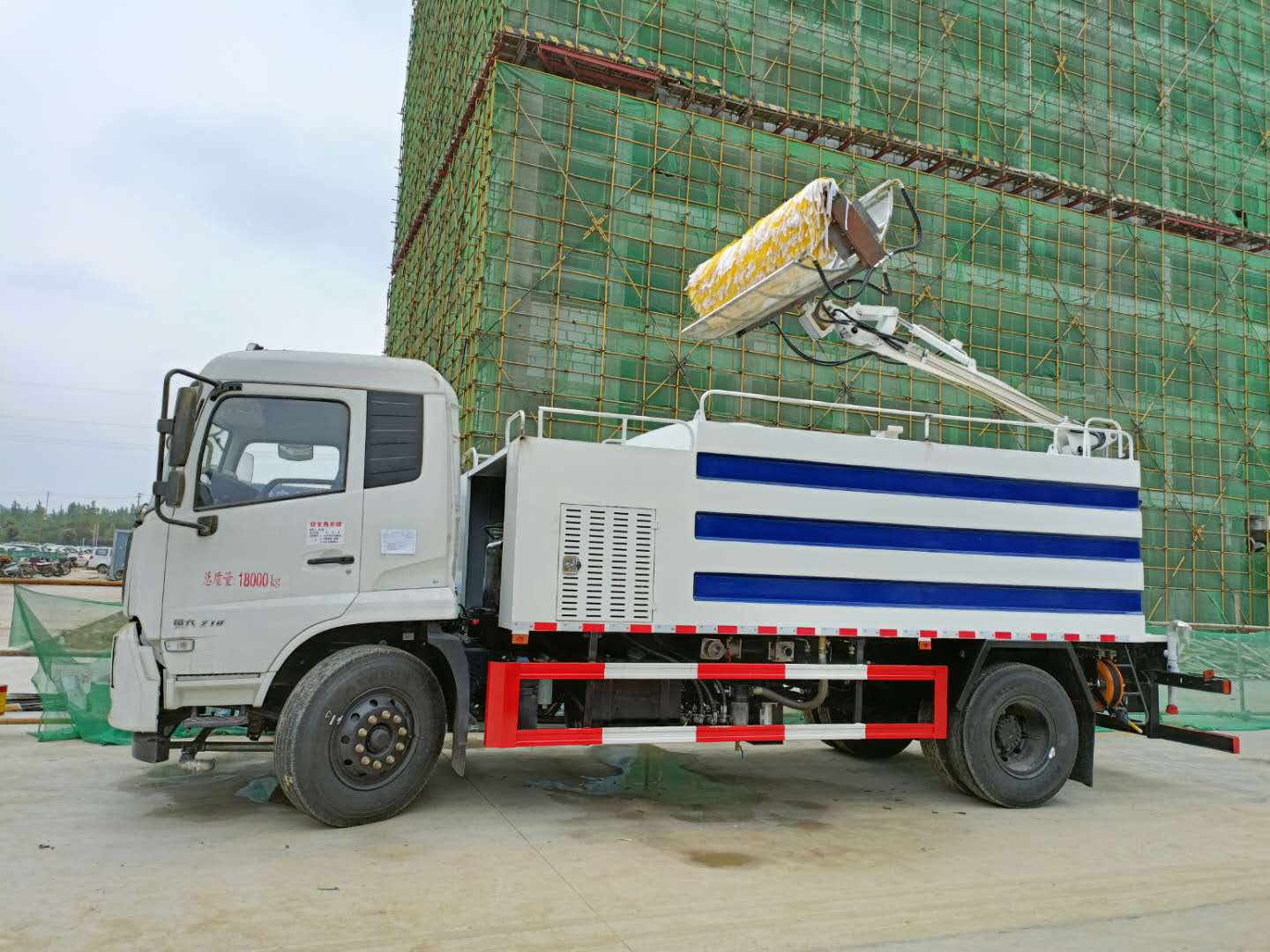 护栏清洗车配置介绍说明联系方式王轲销售经理34089253915272890699