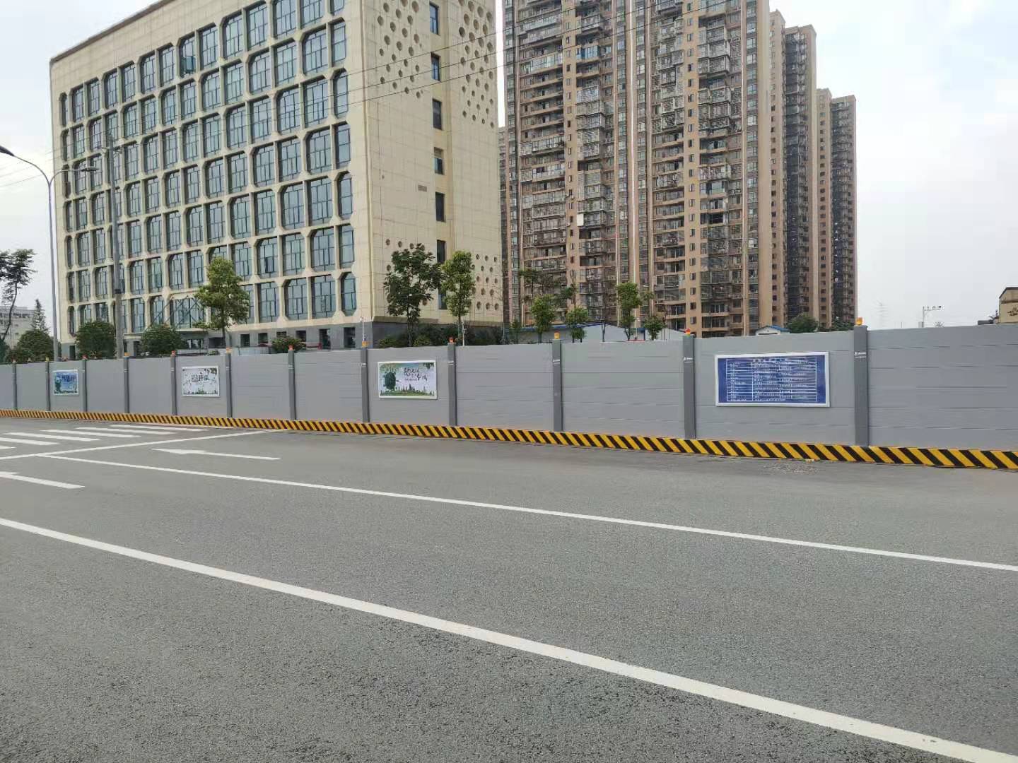 新型装配式围挡(b类)还集成了喷淋系统,广告灯箱,警示灯等多种功能