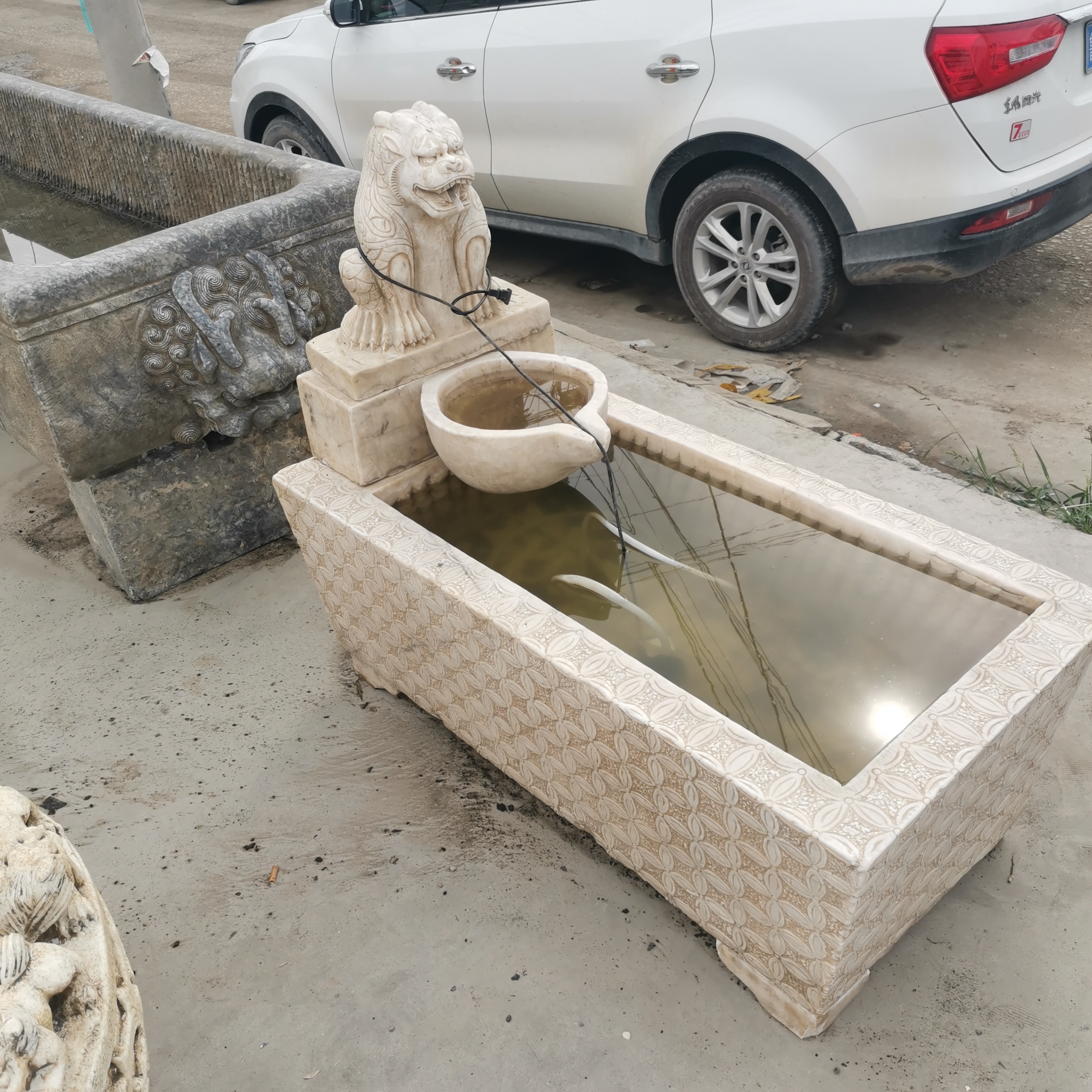 农村老石槽旧牛槽家用小猪槽订做汉白玉雕花圆缸启杰民俗电话报价