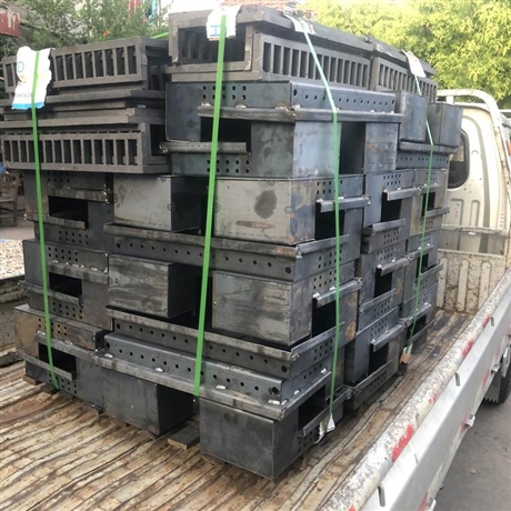 海晨供应 防撞墙预埋接线箱 隧道桥梁接线箱穿线盒 0.3mm厚 电缆线接线箱厂家