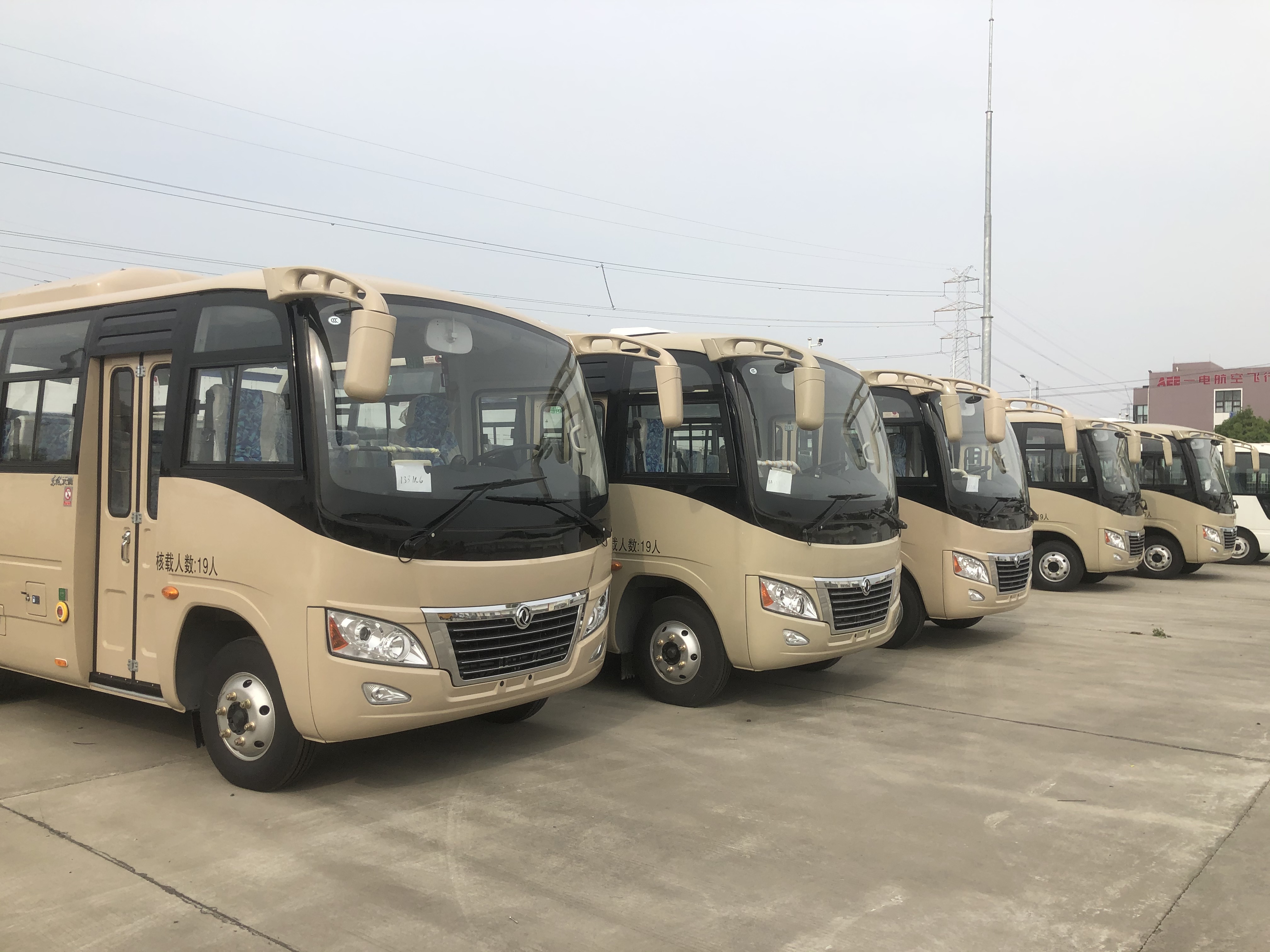 菏泽东风19座通勤车厂家 二汽19座通勤车价格