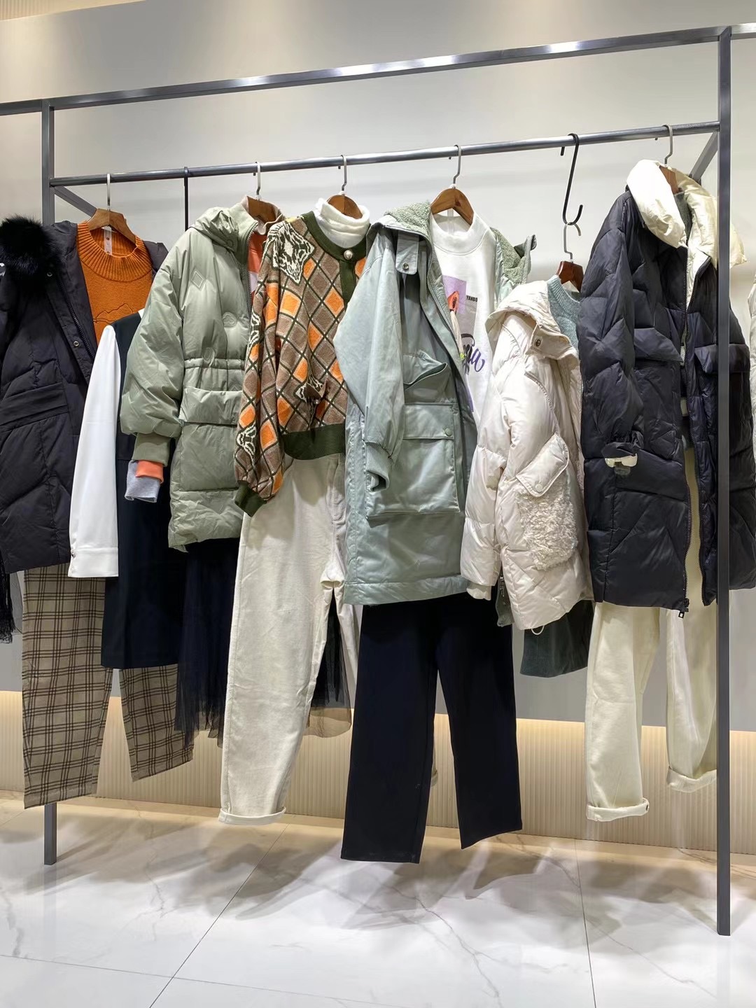 费依21冬女装折扣库存尾货货源批发杭州一线专柜撤柜走份打包拿