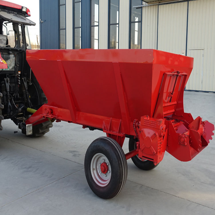湿鸡粪撒粪车四轮车后置式撒肥机家禽粪便抛撒车