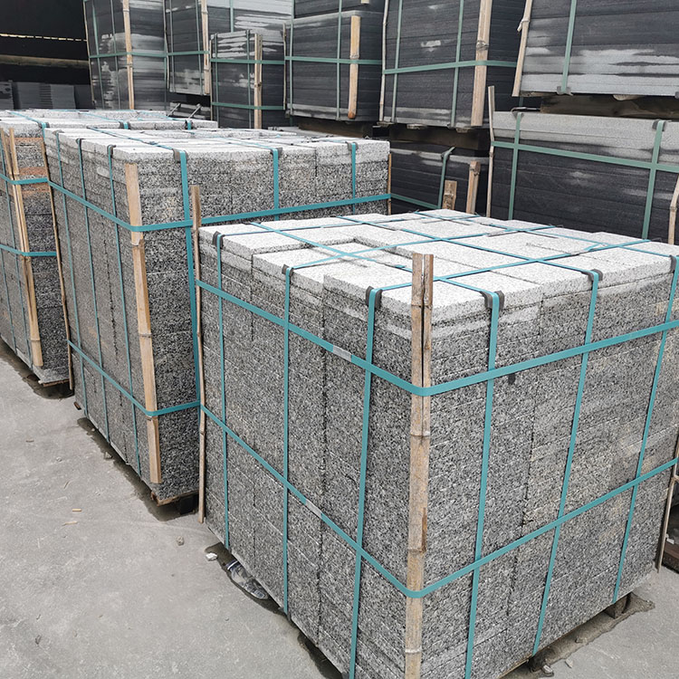 芝麻灰荒料芝麻灰花岗岩矿山石材荒料批发工程板路沿石定制