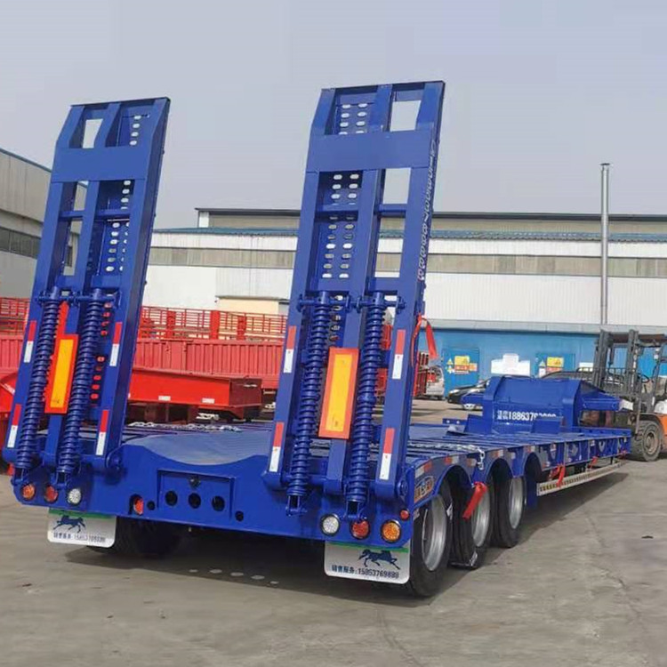 挖掘机运输车额头带小翅膀小爬梯拉50吨