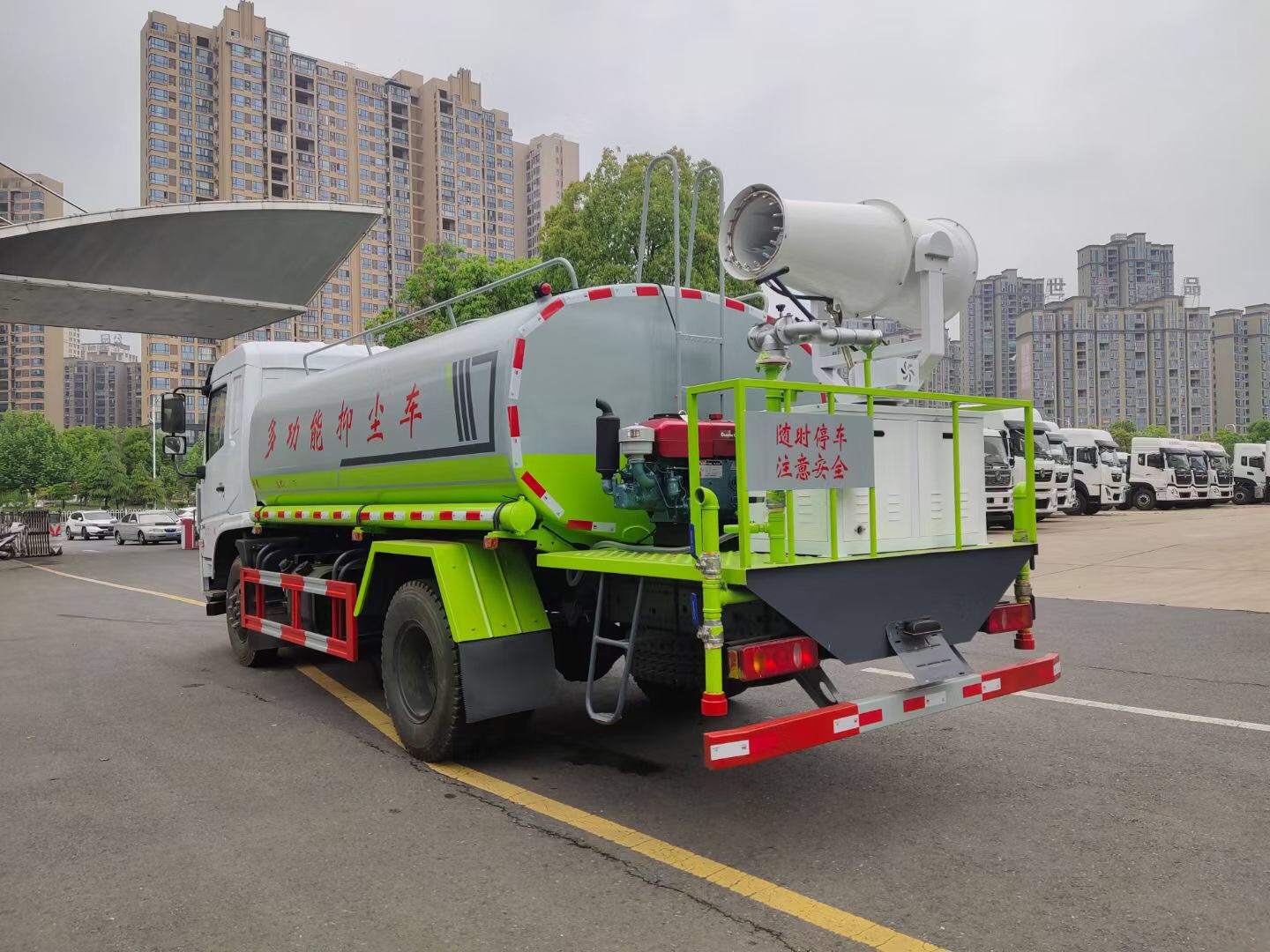 贵州工程洒水车 13吨洒水车包上牌吗