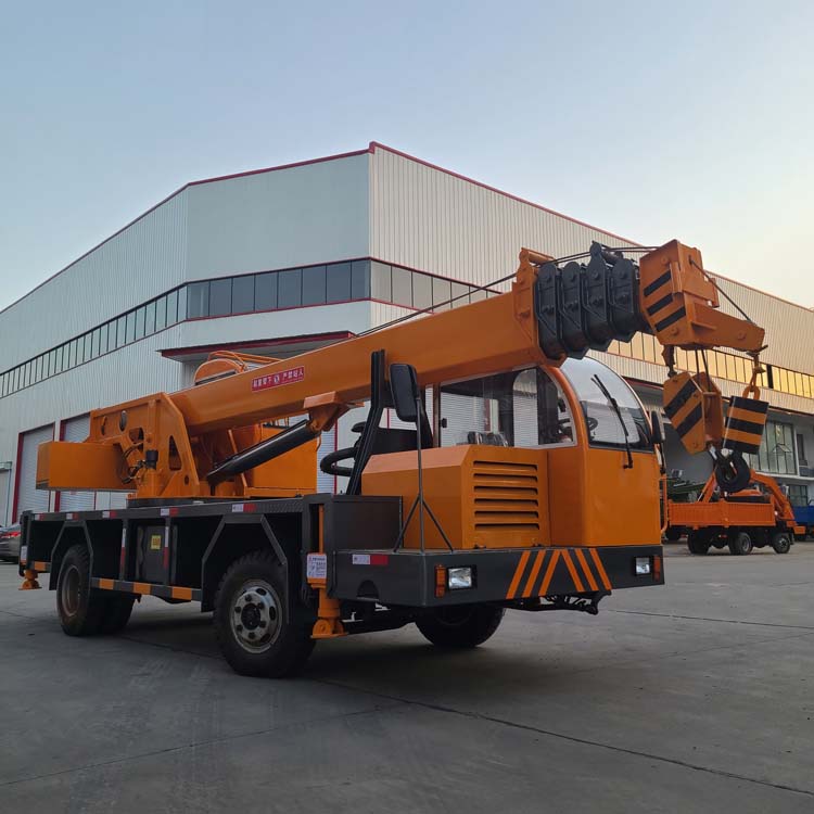 四不像底盘轮式吊车6吨8吨四不像吊车农用工程自制吊