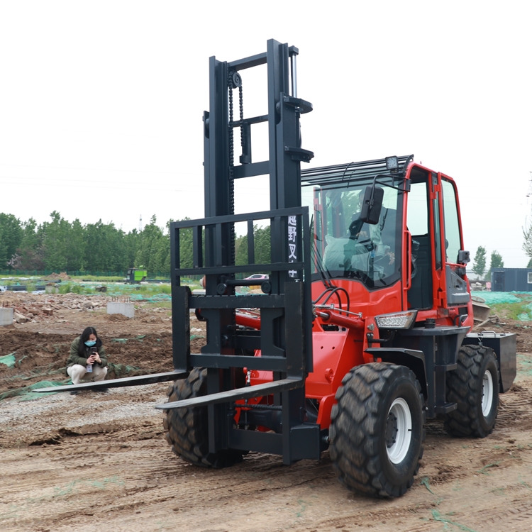 液压升降装载叉车岳工四驱越野叉车3吨柴油叉车厂家