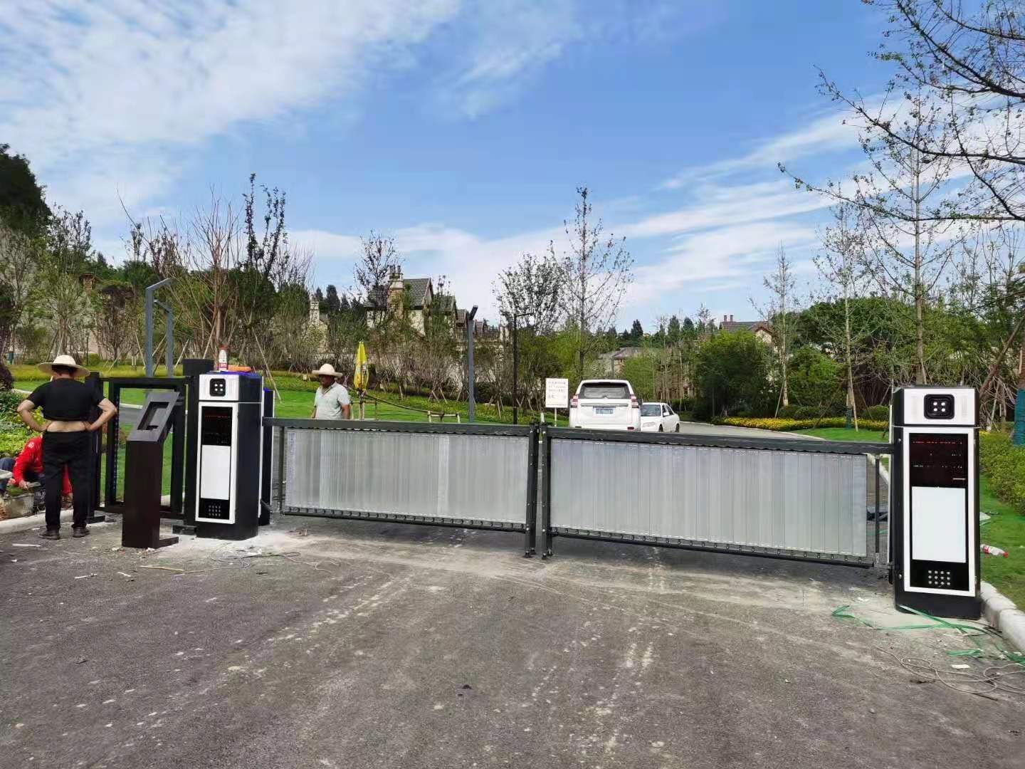 肃宁扫码收费起落杆厂家肃宁车牌识别系统起落杆安装济南鼎力