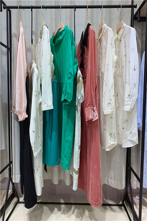 云上写生 棉麻休闲女装尾货批发