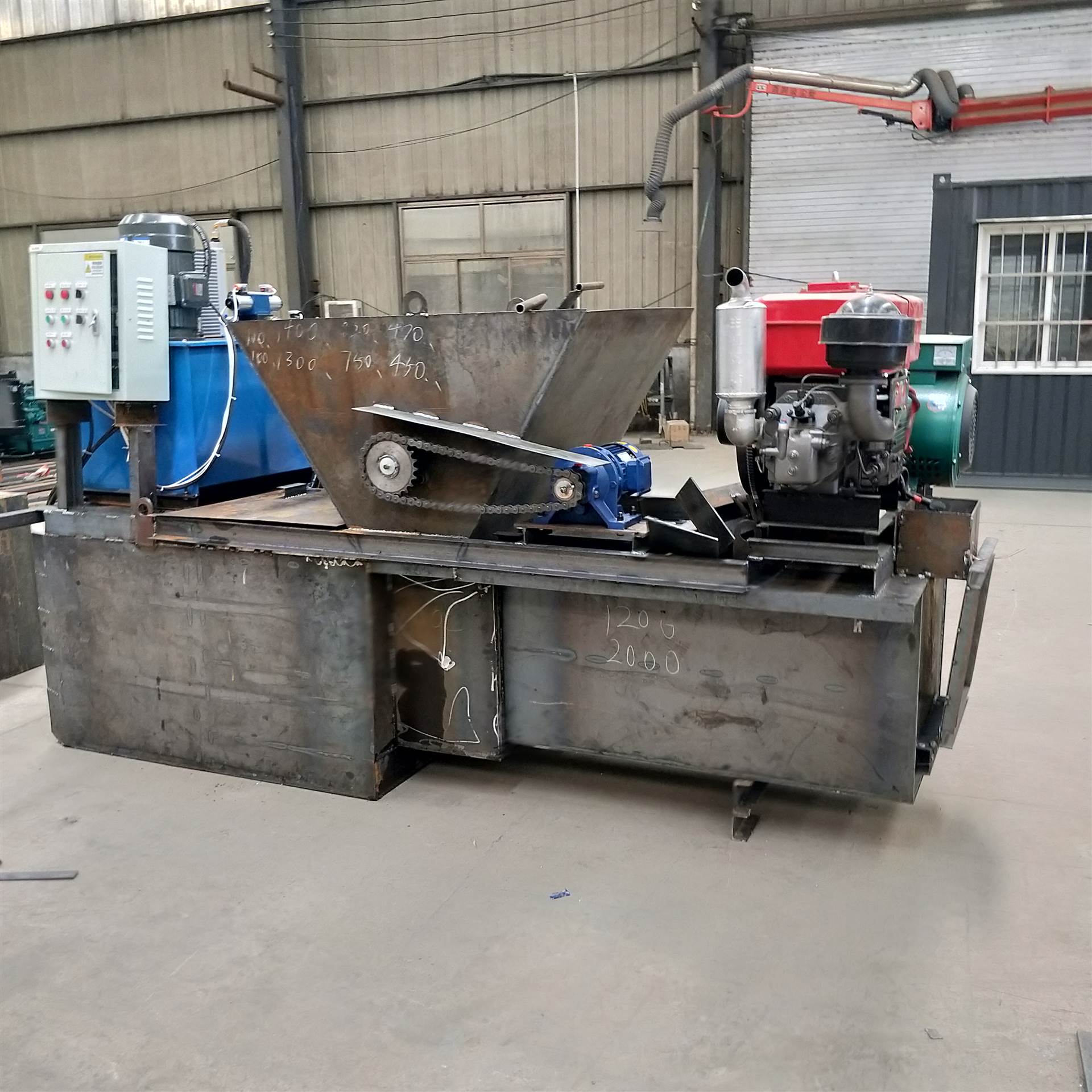 水沟浇筑机 矩形沟渠衬砌机 自走式边沟成型机