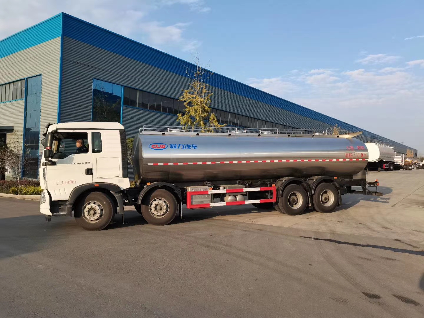 重汽豪沃奶罐车22方鲜奶运输车22吨奶罐厂家定制