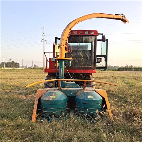 小四轮高速转盘青储机克拉斯青贮机玉米秸秆粉碎机