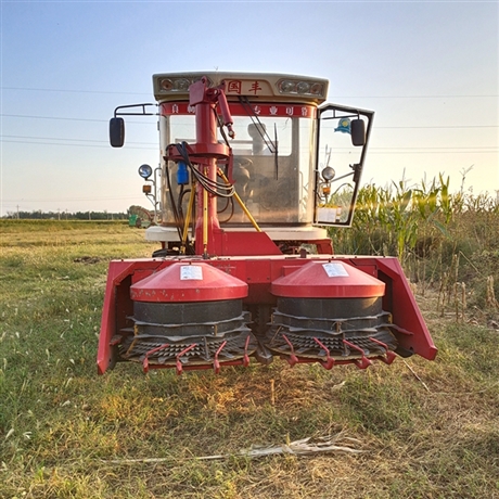 小四轮高速转盘青储机克拉斯青贮机玉米秸秆粉碎机