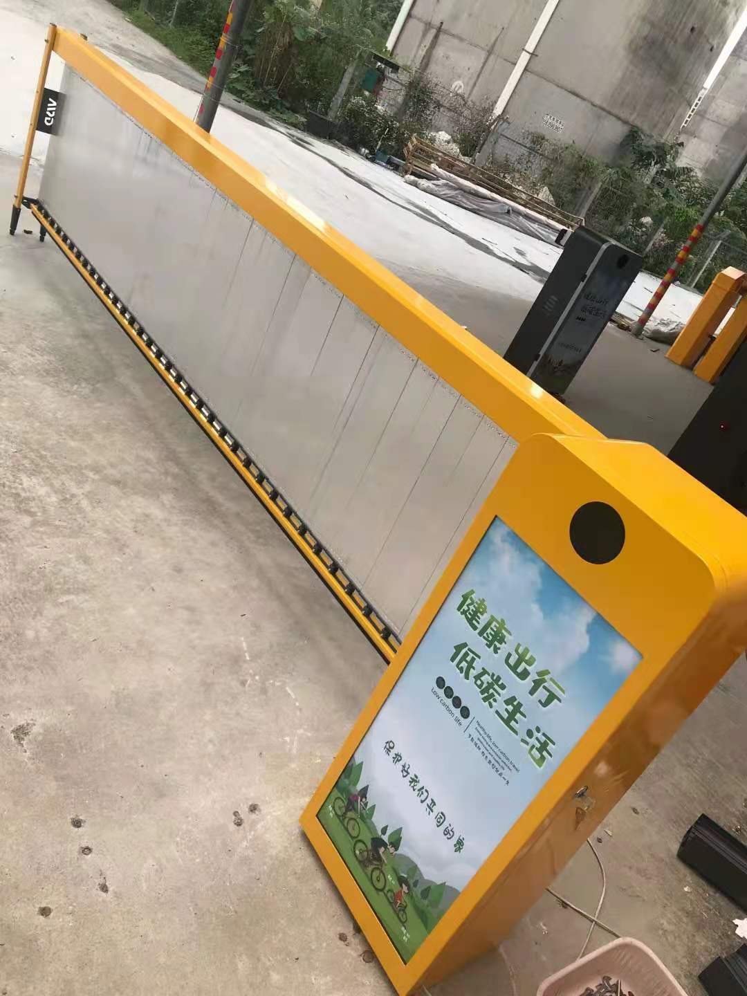 顺平栅栏广告道闸厂家门禁起落杆车牌识别系统起落杆济南鼎力