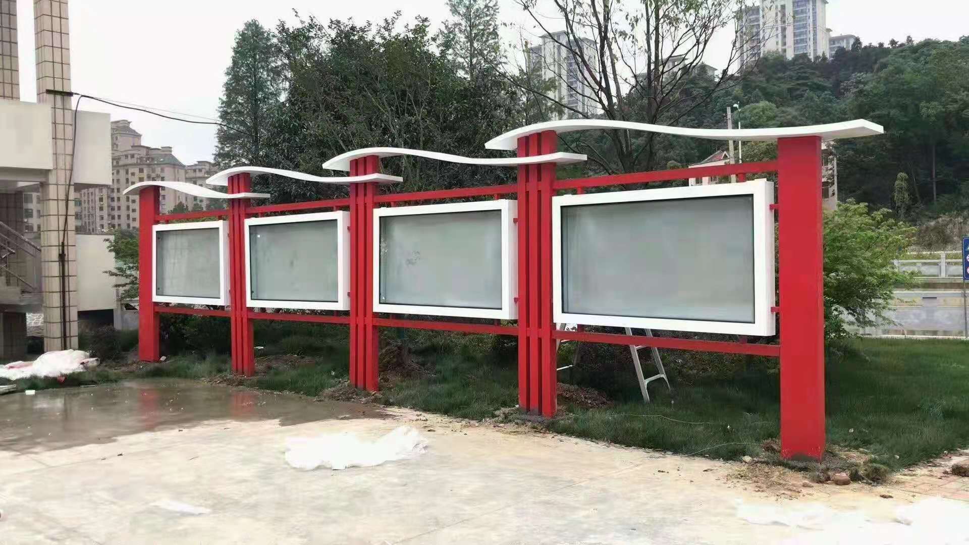 三连体红色宣传栏