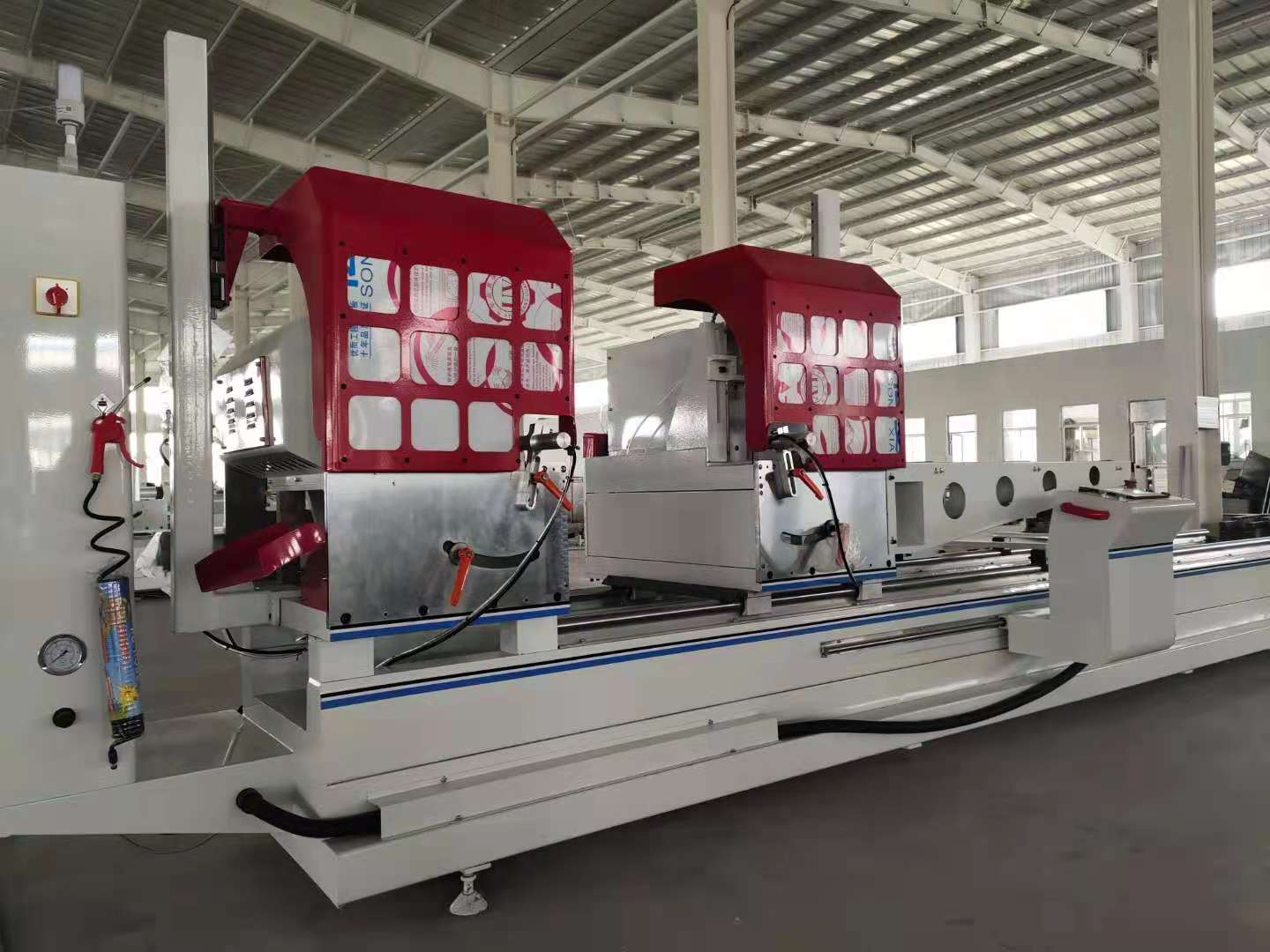 >廊坊哪里有做断桥铝门窗设备的厂家  1,设备保修一年,主要进口部件二