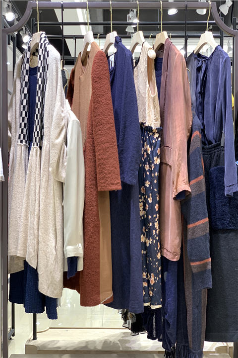 深圳品牌云凤思儒 女装一手货源供应