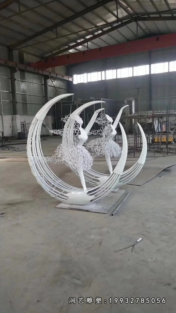 街道不锈钢景观月亮雕塑