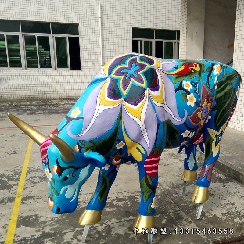 玻璃钢彩绘牛雕塑