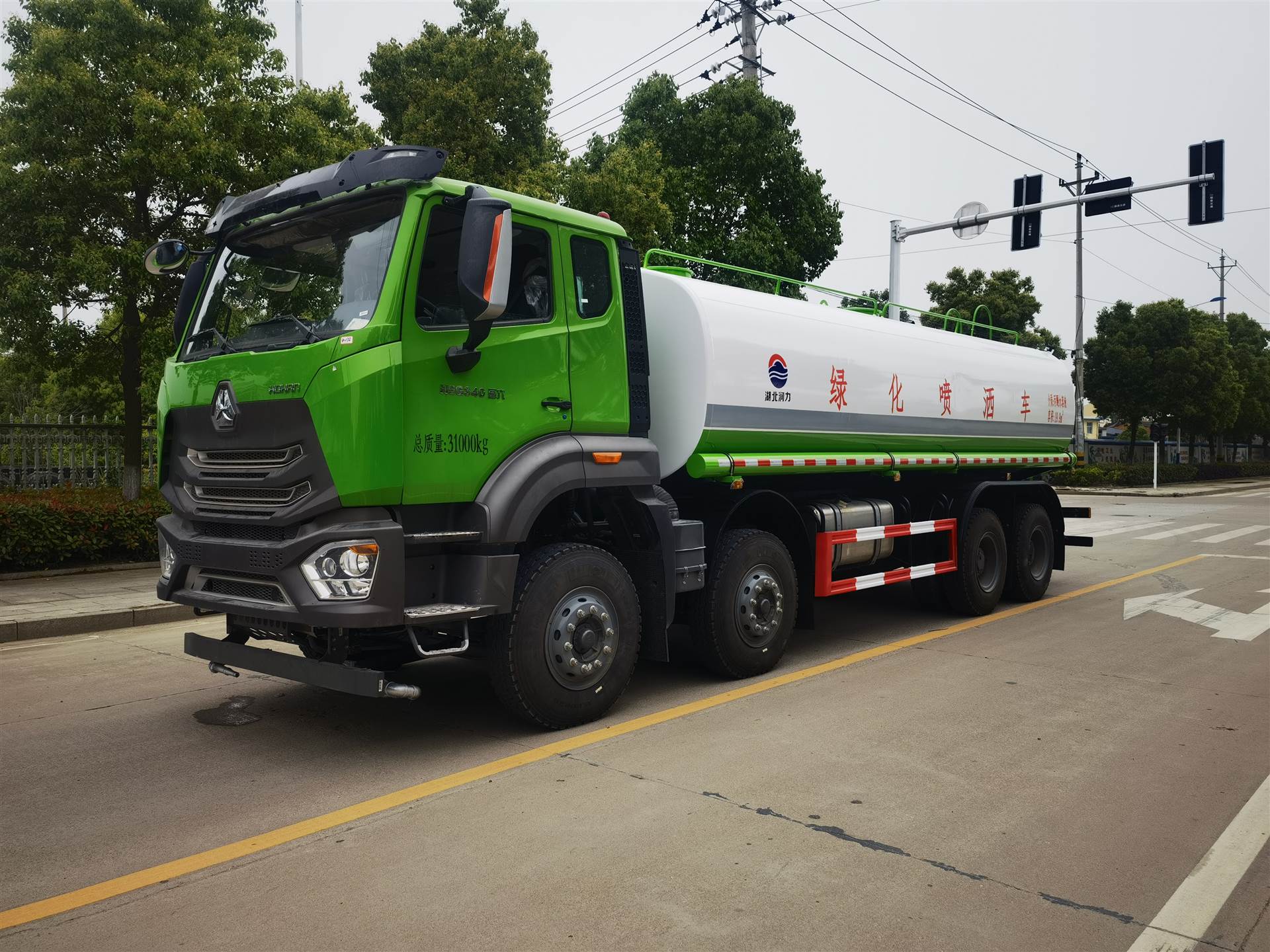 重汽华威洒水车 国六汕德卡24方喷洒,绿化,抑尘车大方量作业